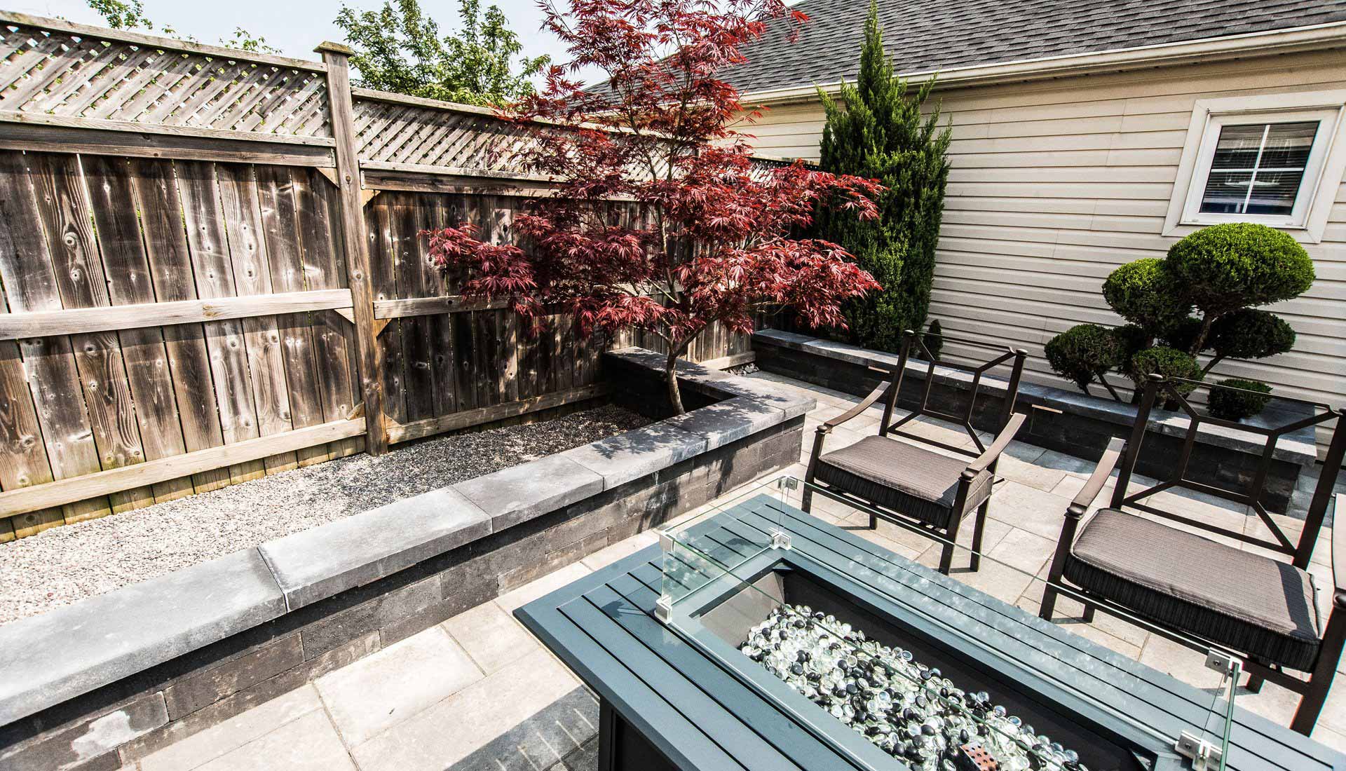 Petite Courtyard Backyard Hero BG